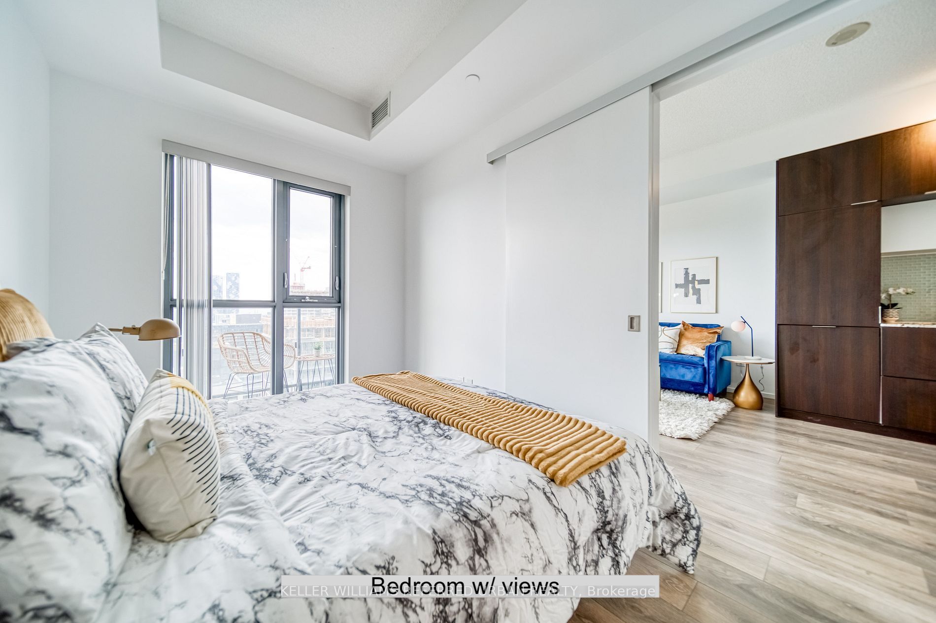 159 Dundas St E, #3402