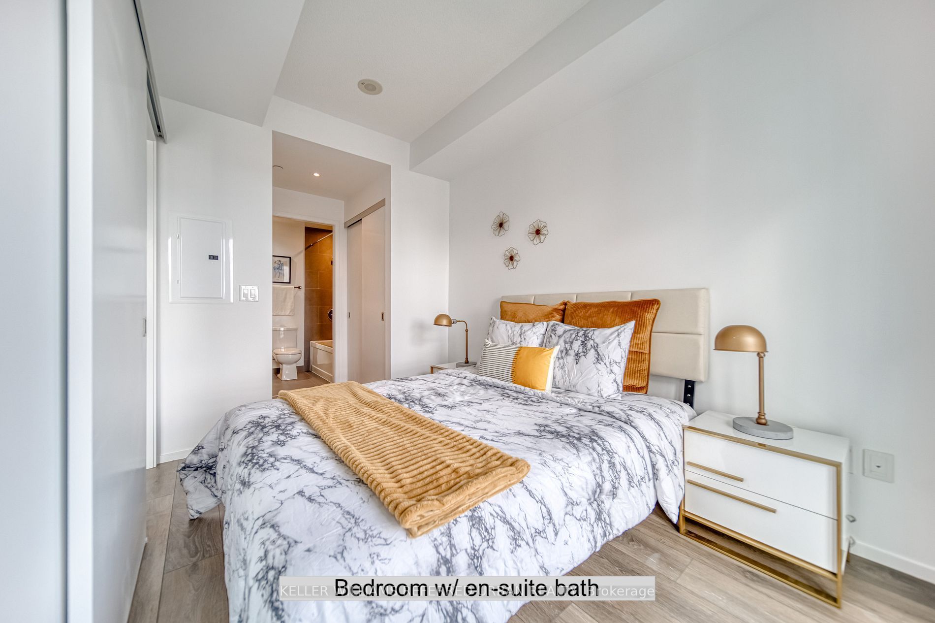 159 Dundas St E, #3402
