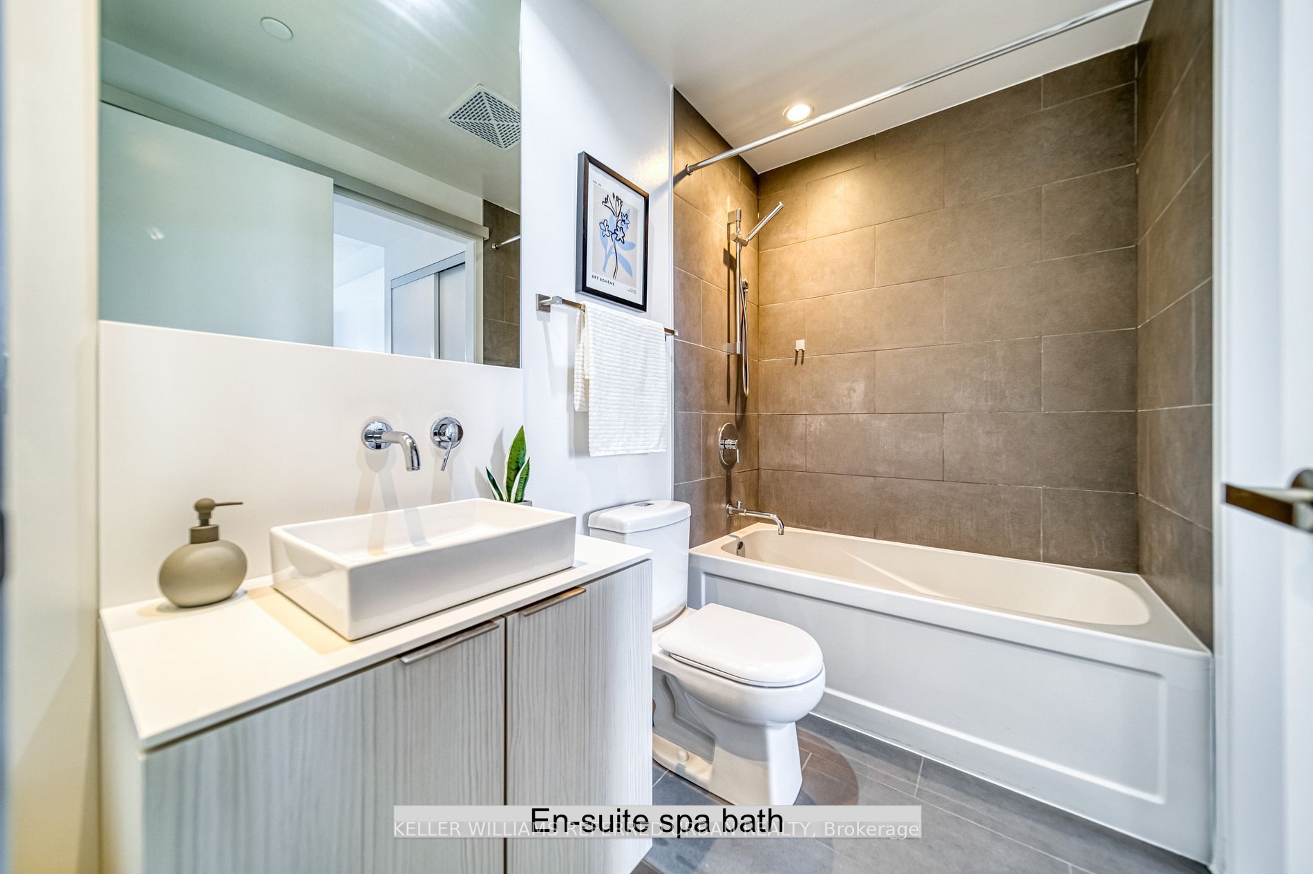 159 Dundas St E, #3402