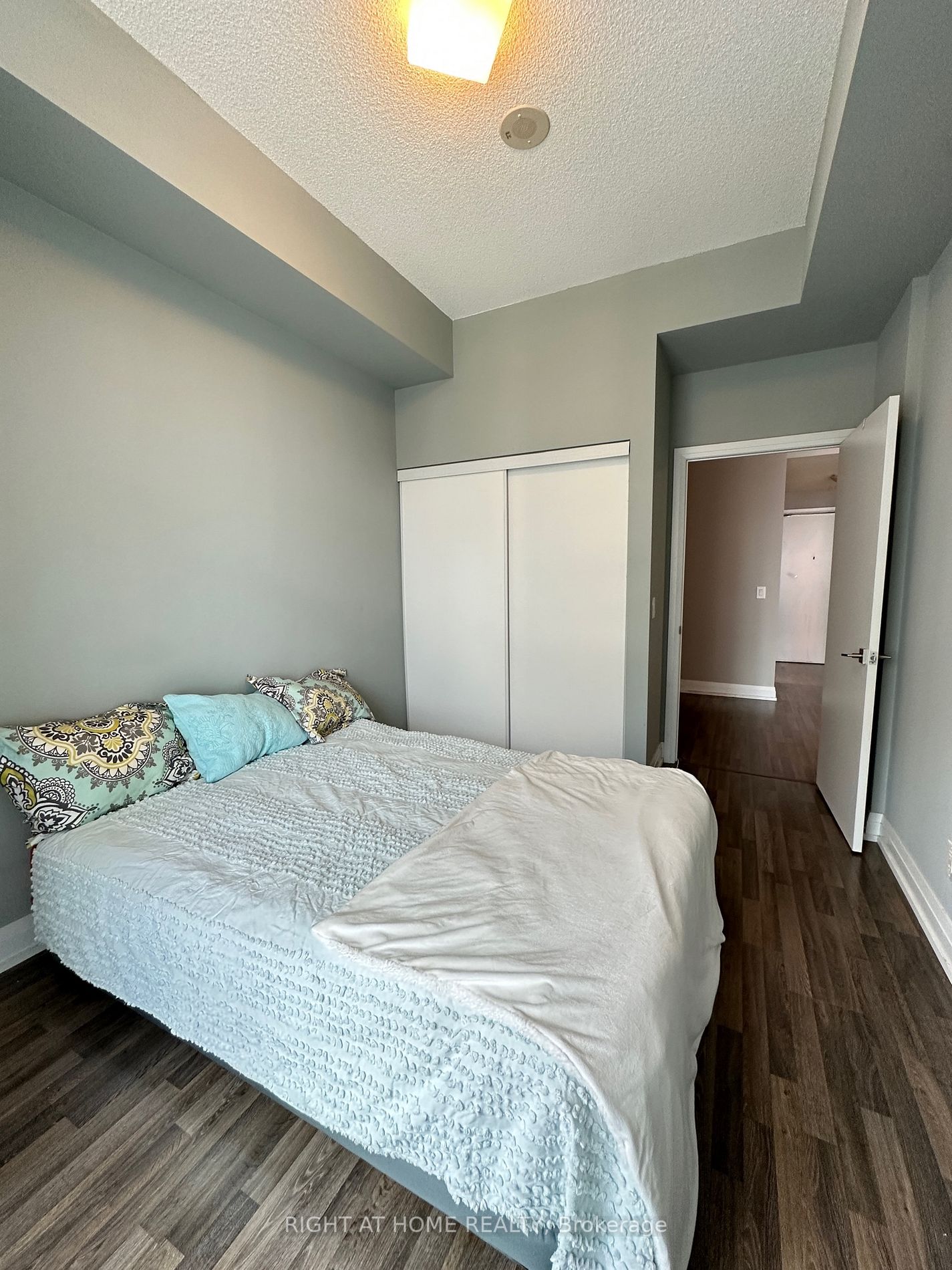 555 Wilson Ave E, #E615