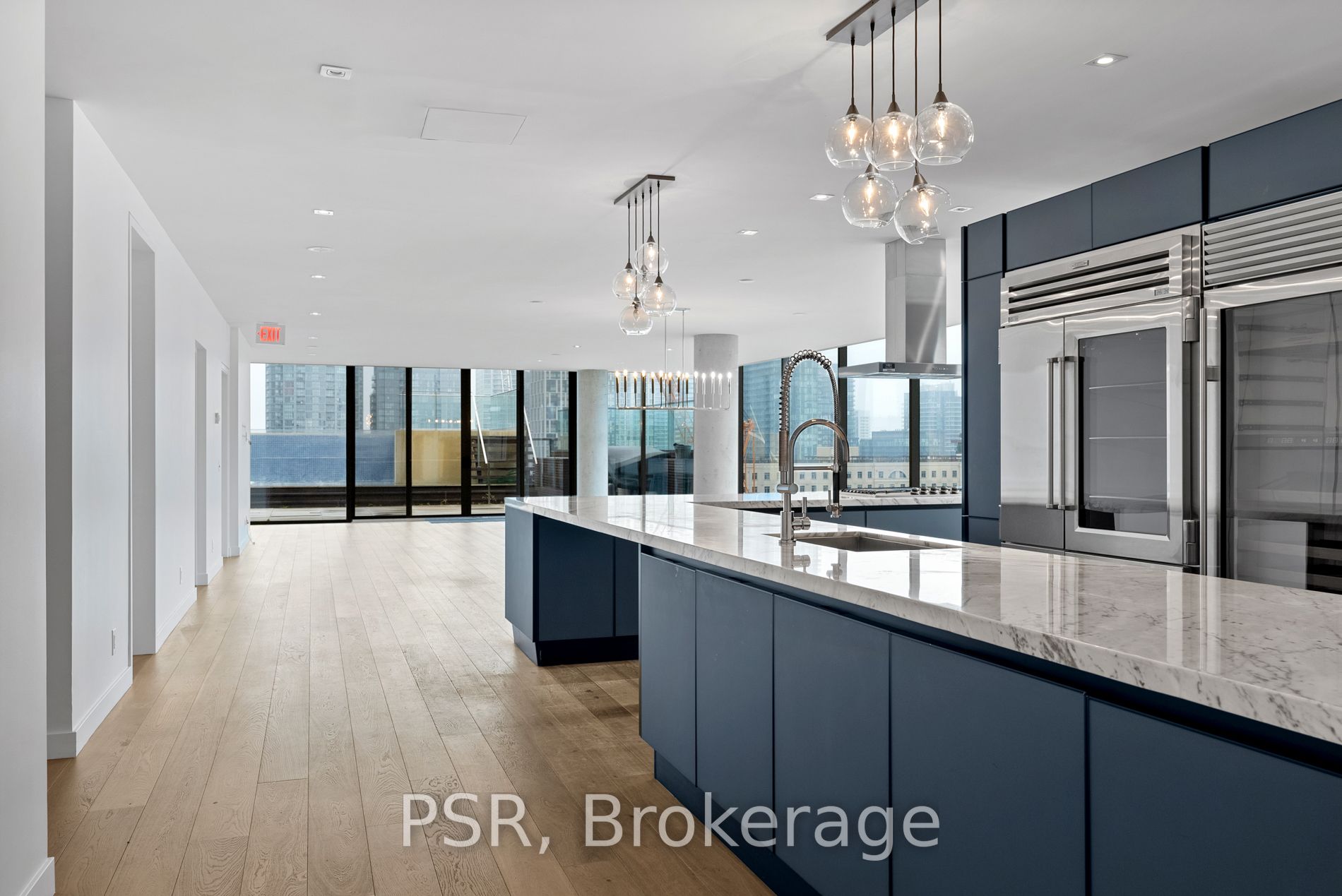 500 Wellington Street W, #Ph1001