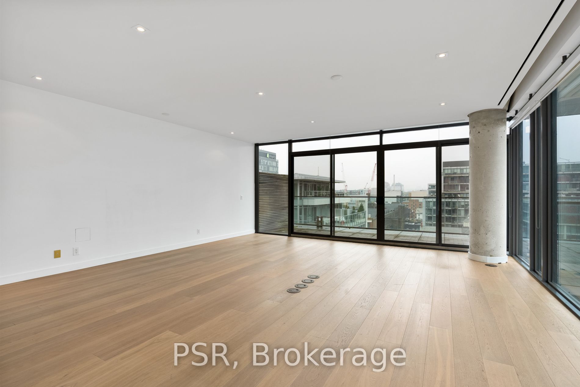 500 Wellington Street W, #Ph1001