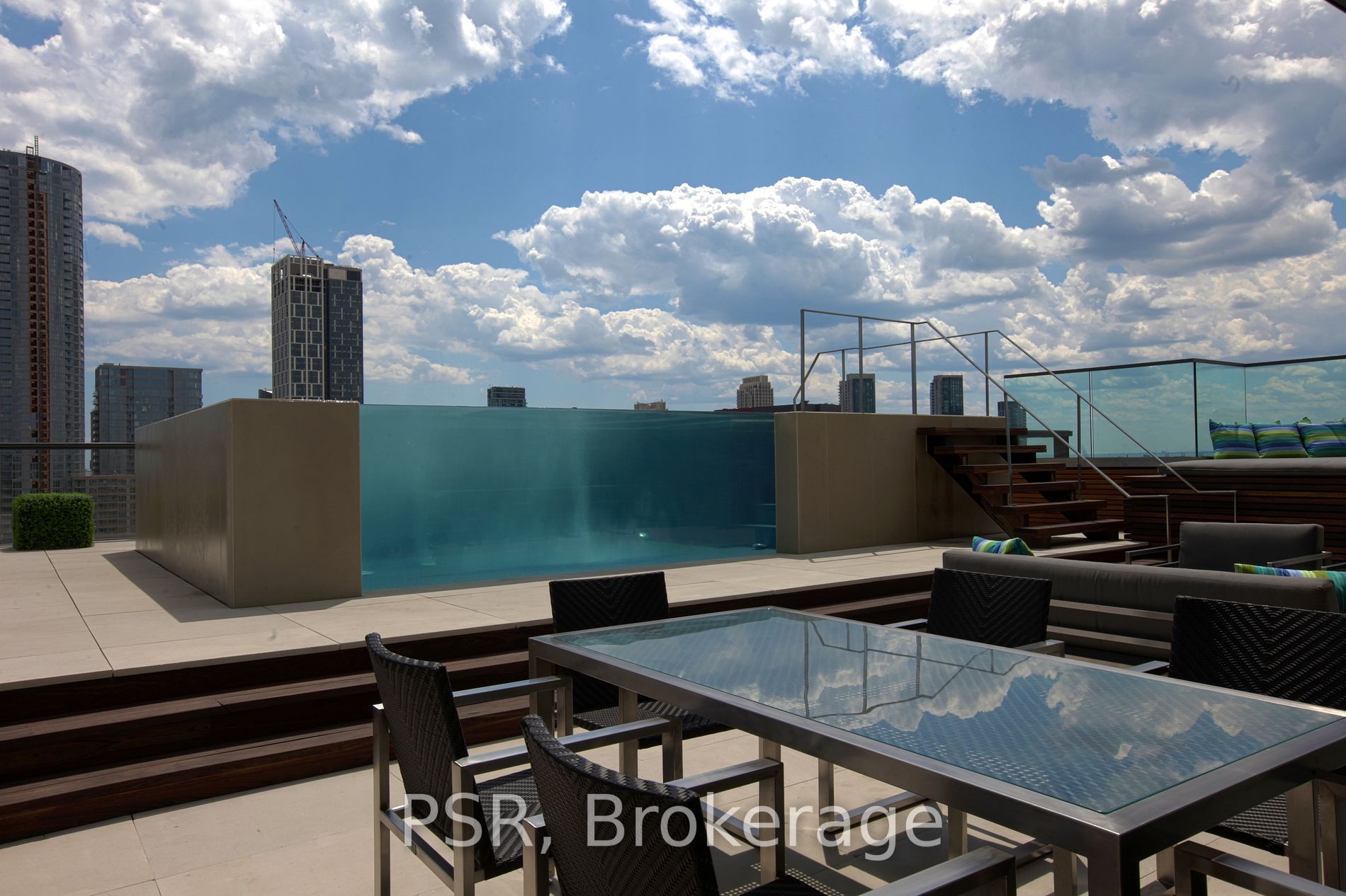 500 Wellington Street W, #Ph1001