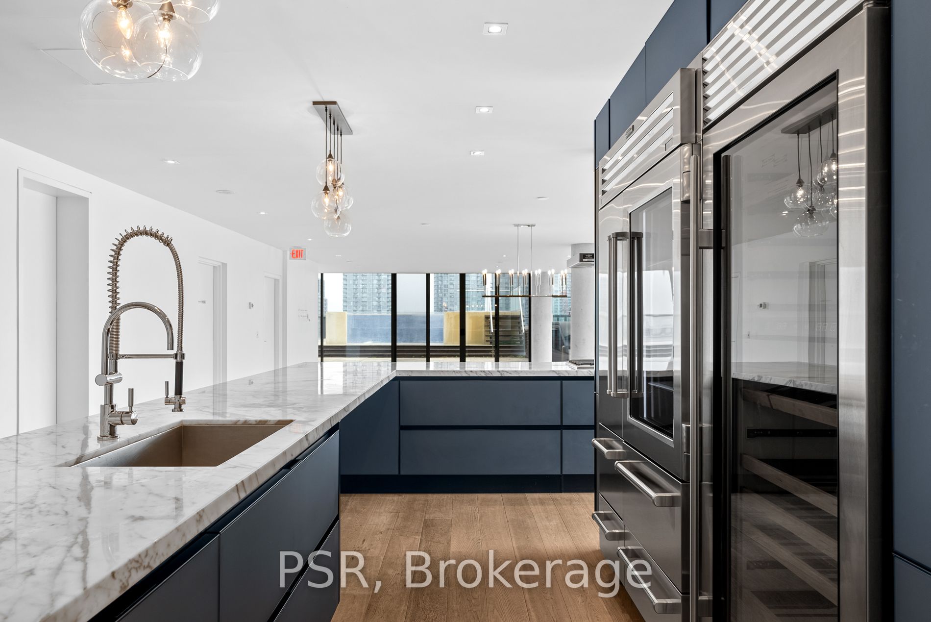 500 Wellington Street W, #Ph1001