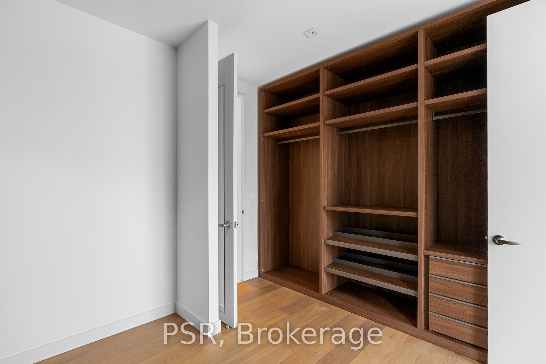 500 Wellington Street W, #Ph1001