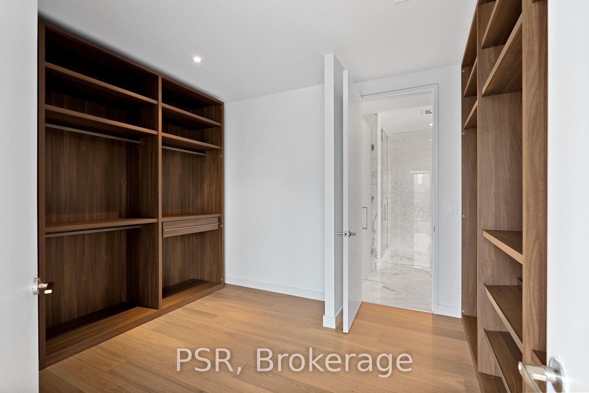 500 Wellington Street W, #Ph1001