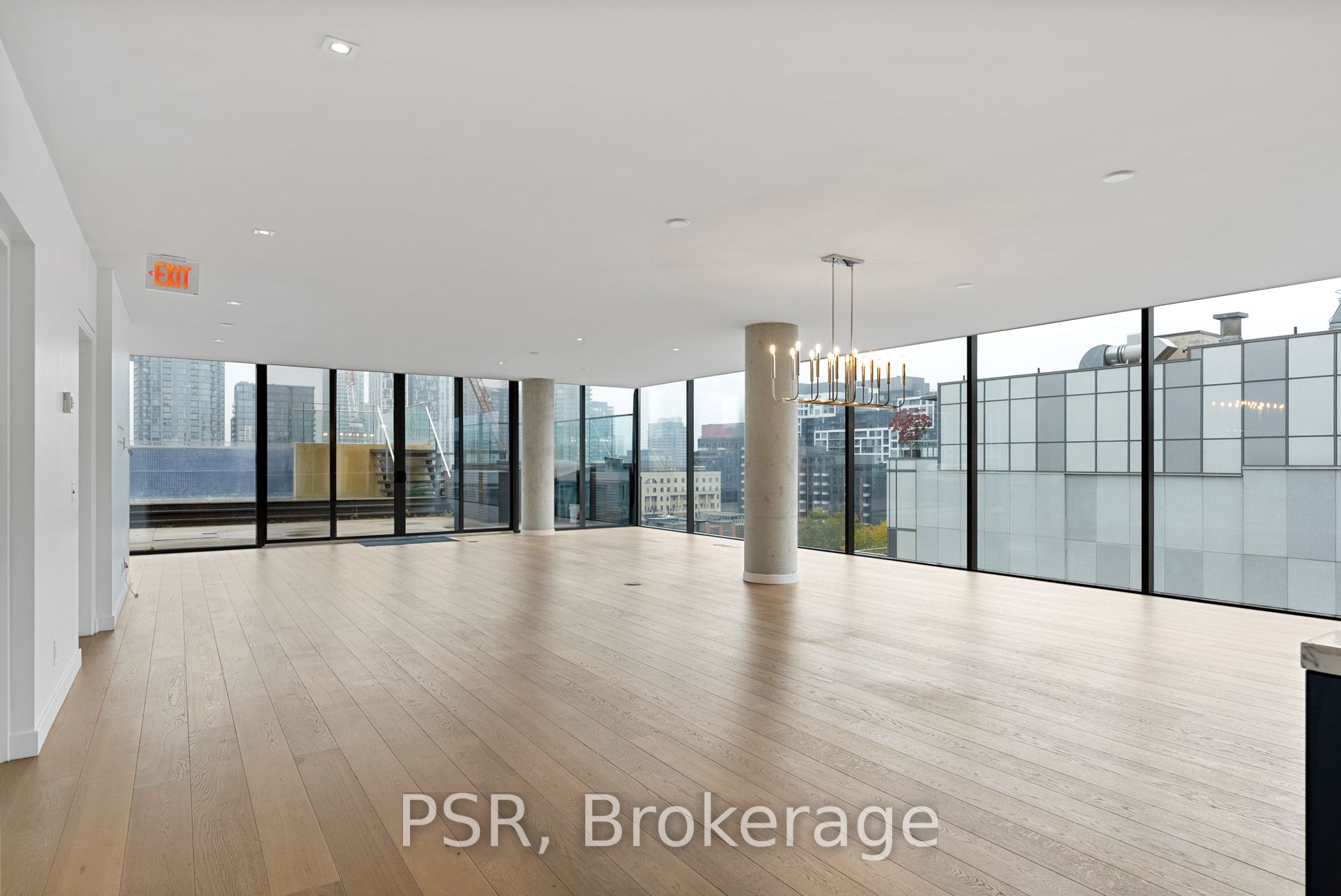 500 Wellington Street W, #Ph1001