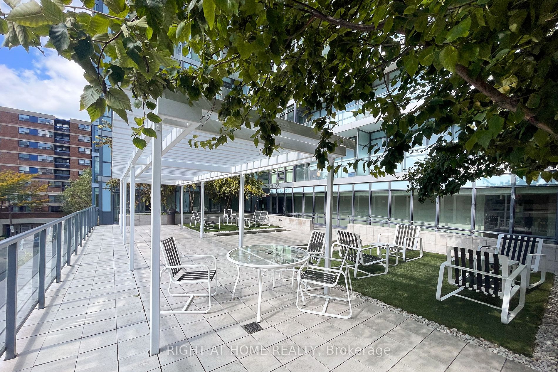 210 Simcoe St, #1711