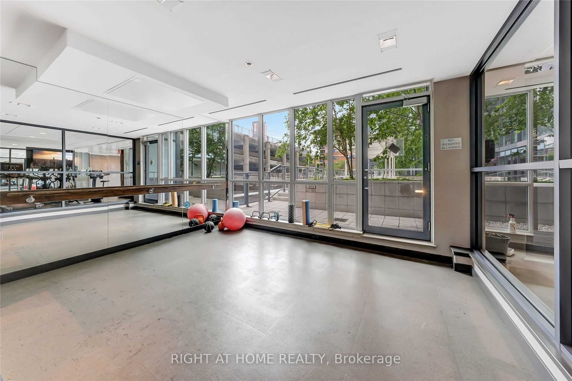 210 Simcoe St, #1711