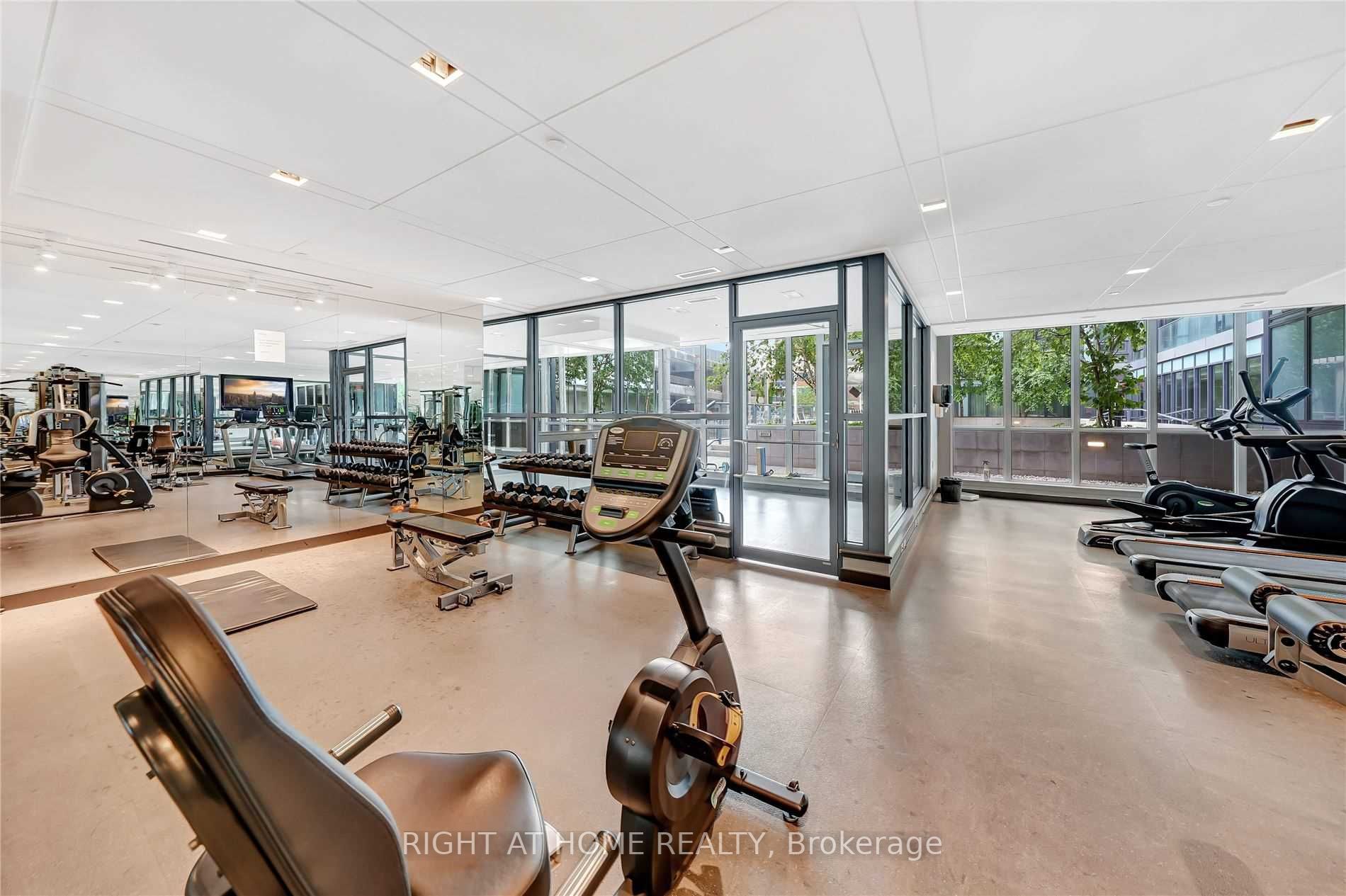 210 Simcoe St, #1711