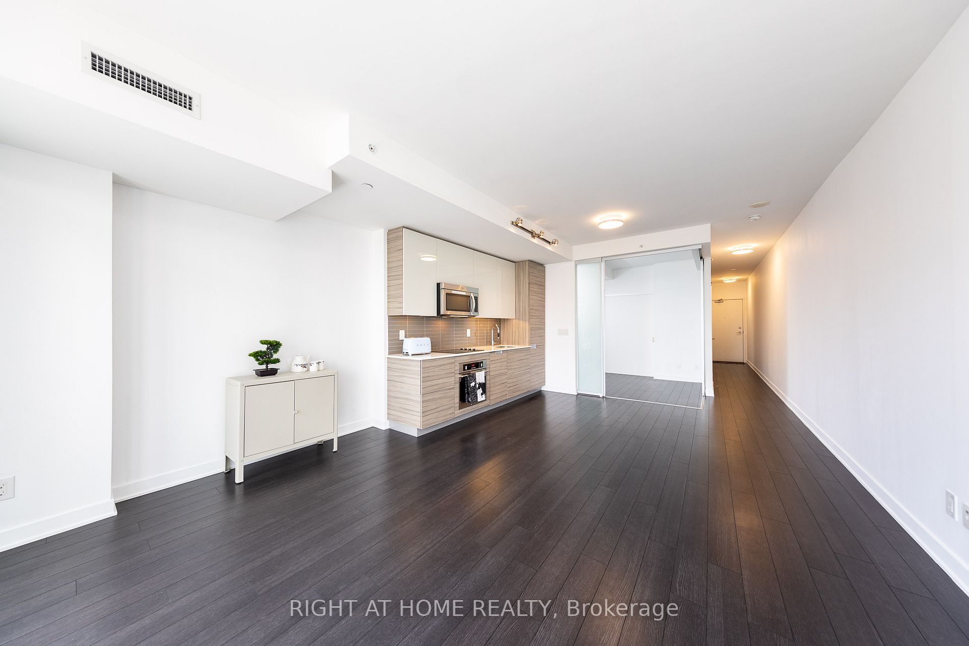 210 Simcoe St, #1711