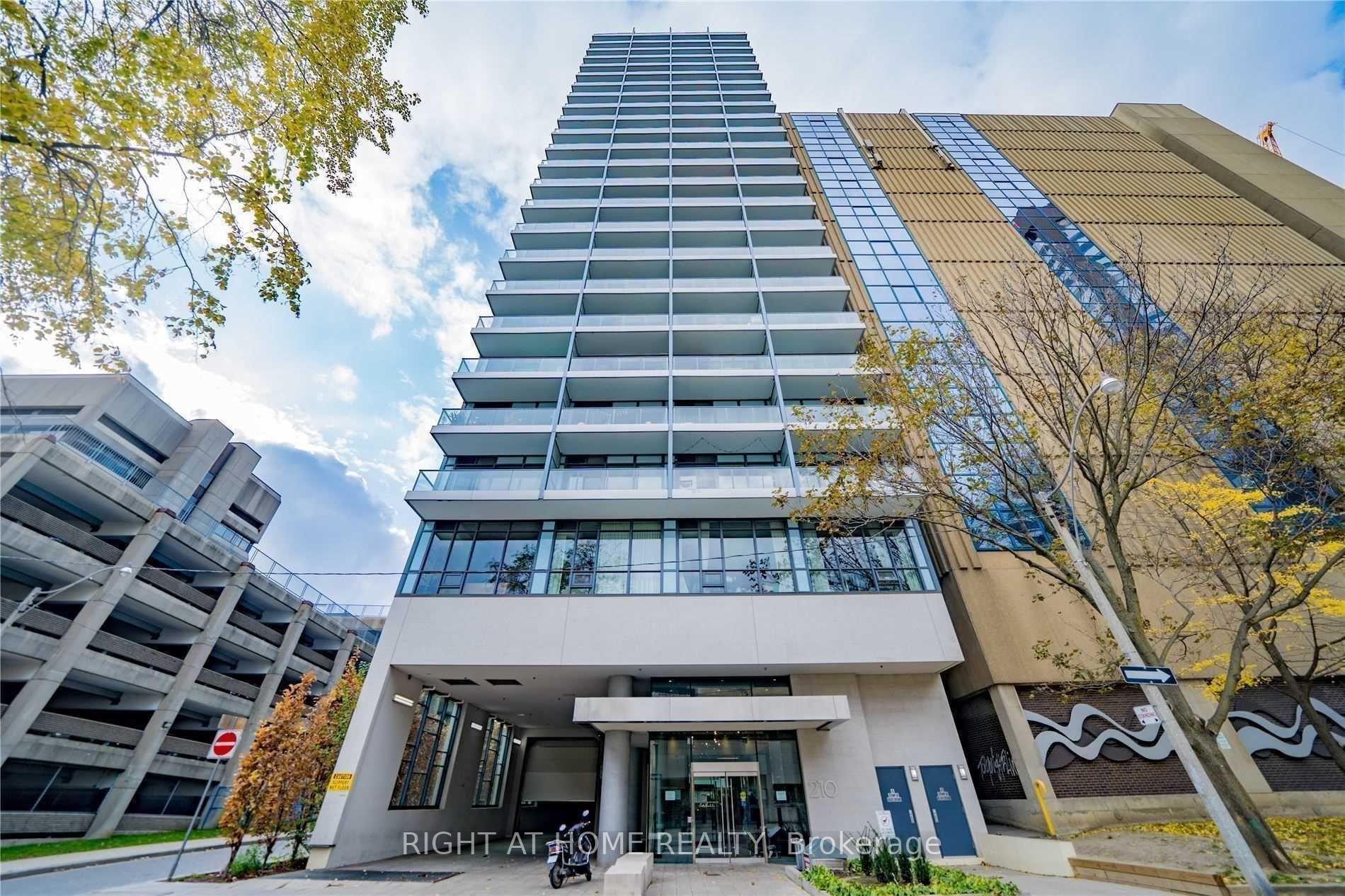 210 Simcoe St, #1711