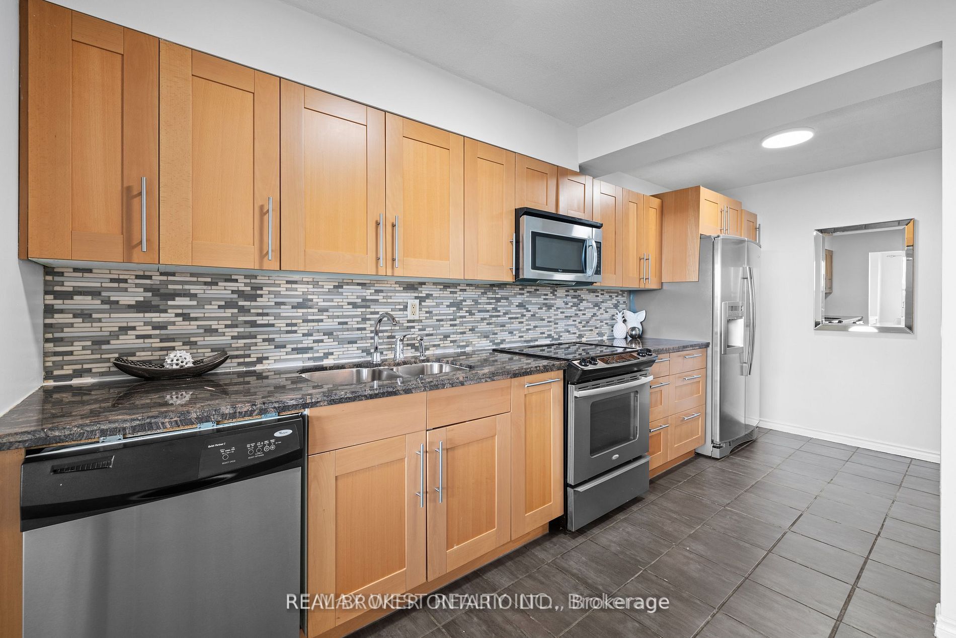 45 Sunrise Ave, #607