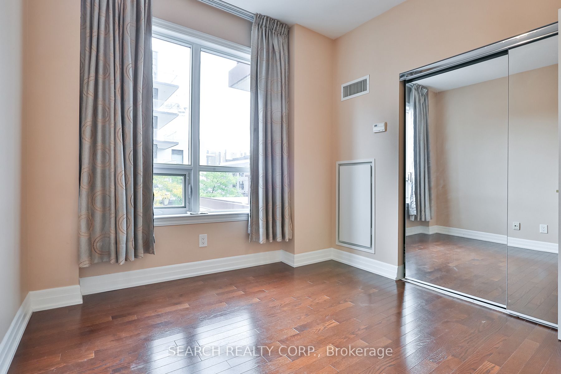 23 Rean Dr, #303