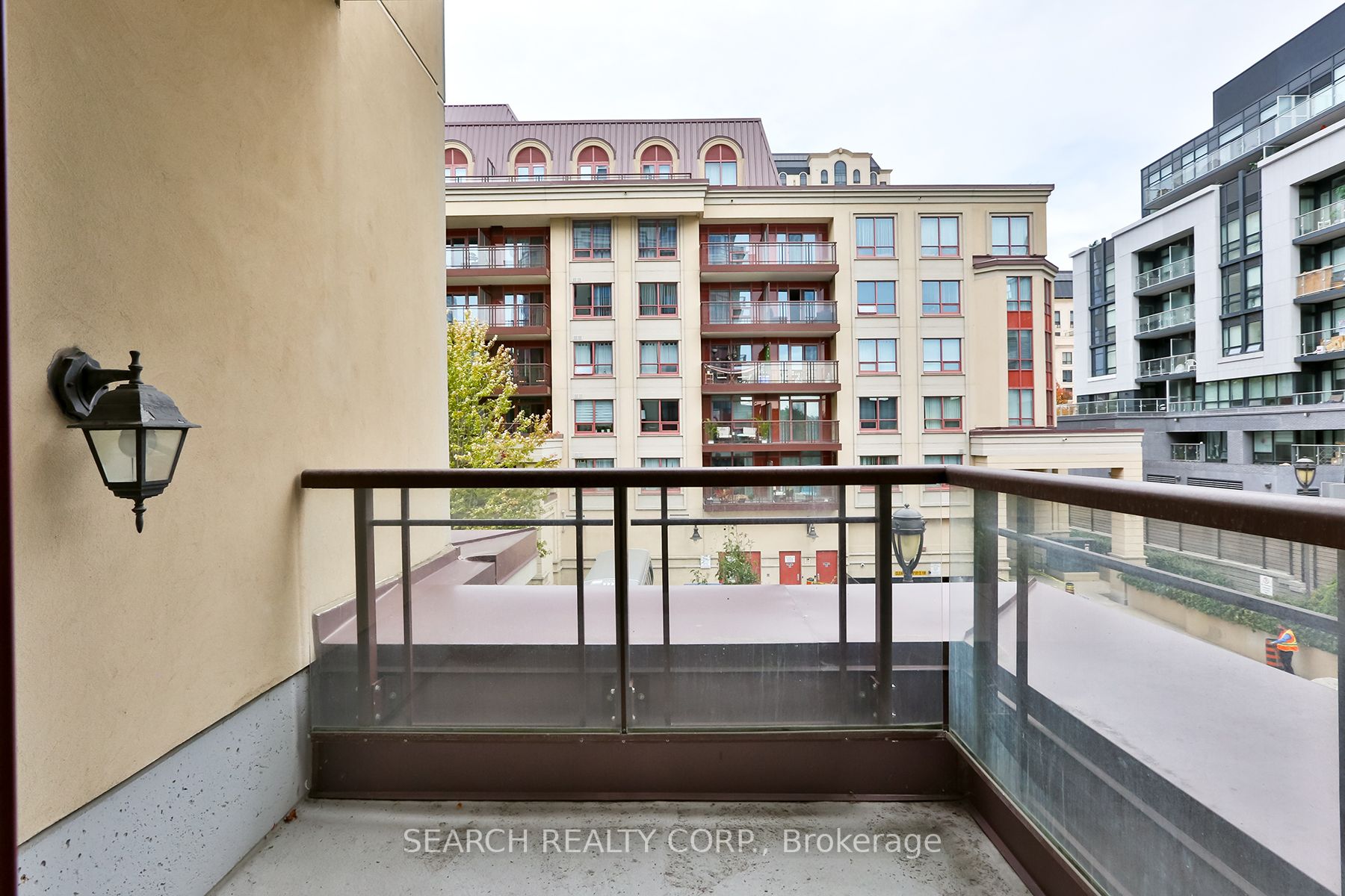 23 Rean Dr, #303