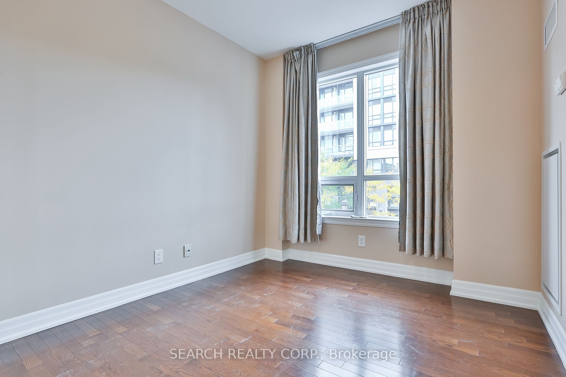 23 Rean Dr, #303