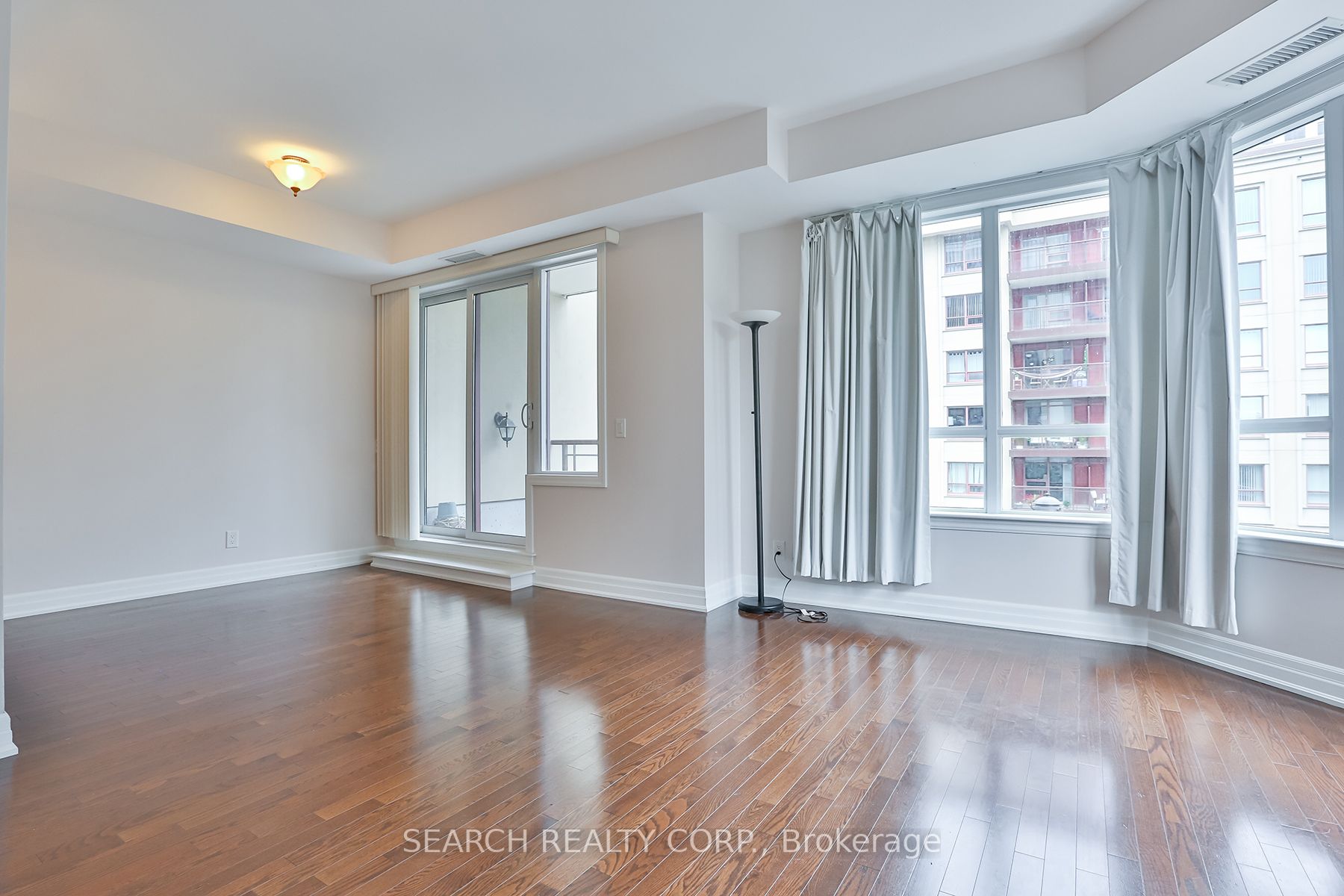 23 Rean Dr, #303