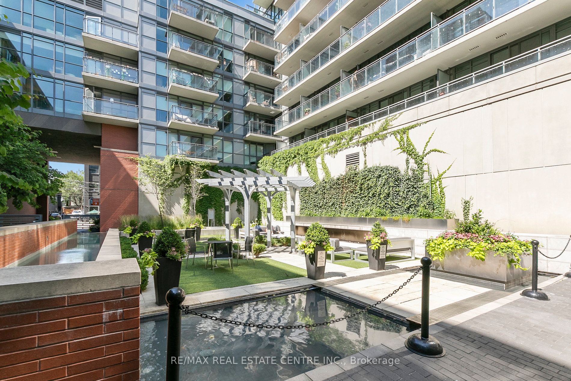 775 King St W, #906