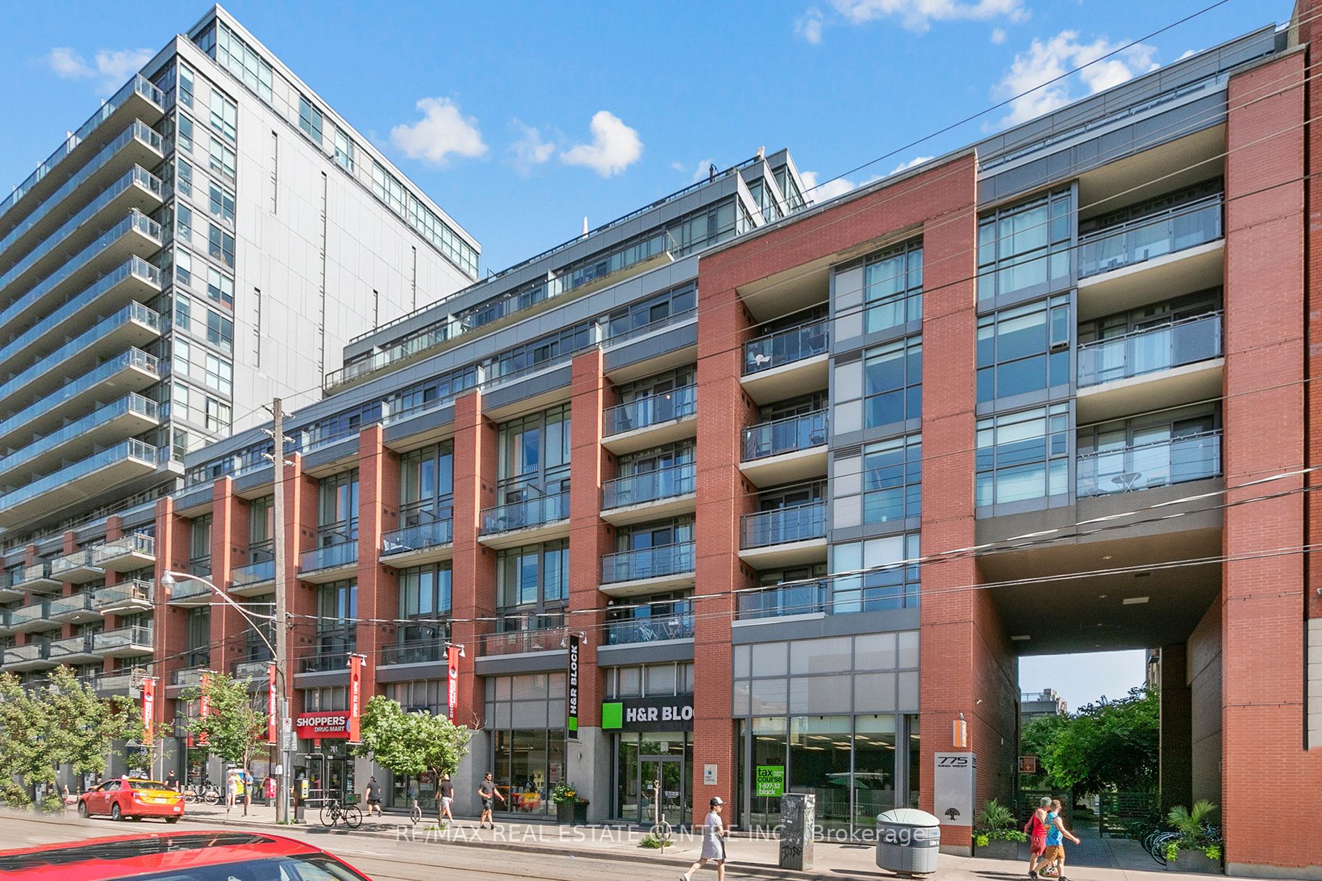 775 King St W, #906