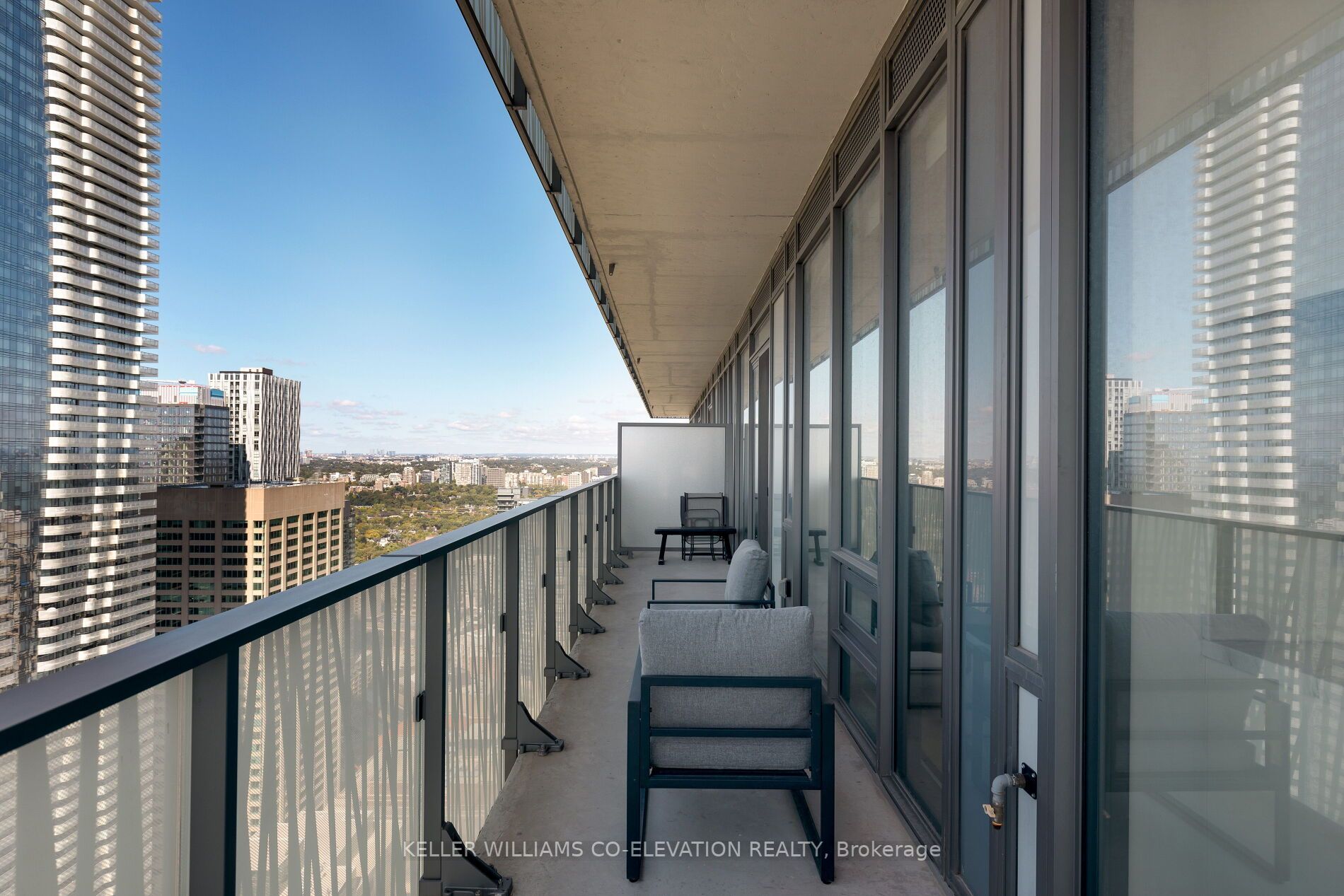 42 Charles St E, #Ph4802