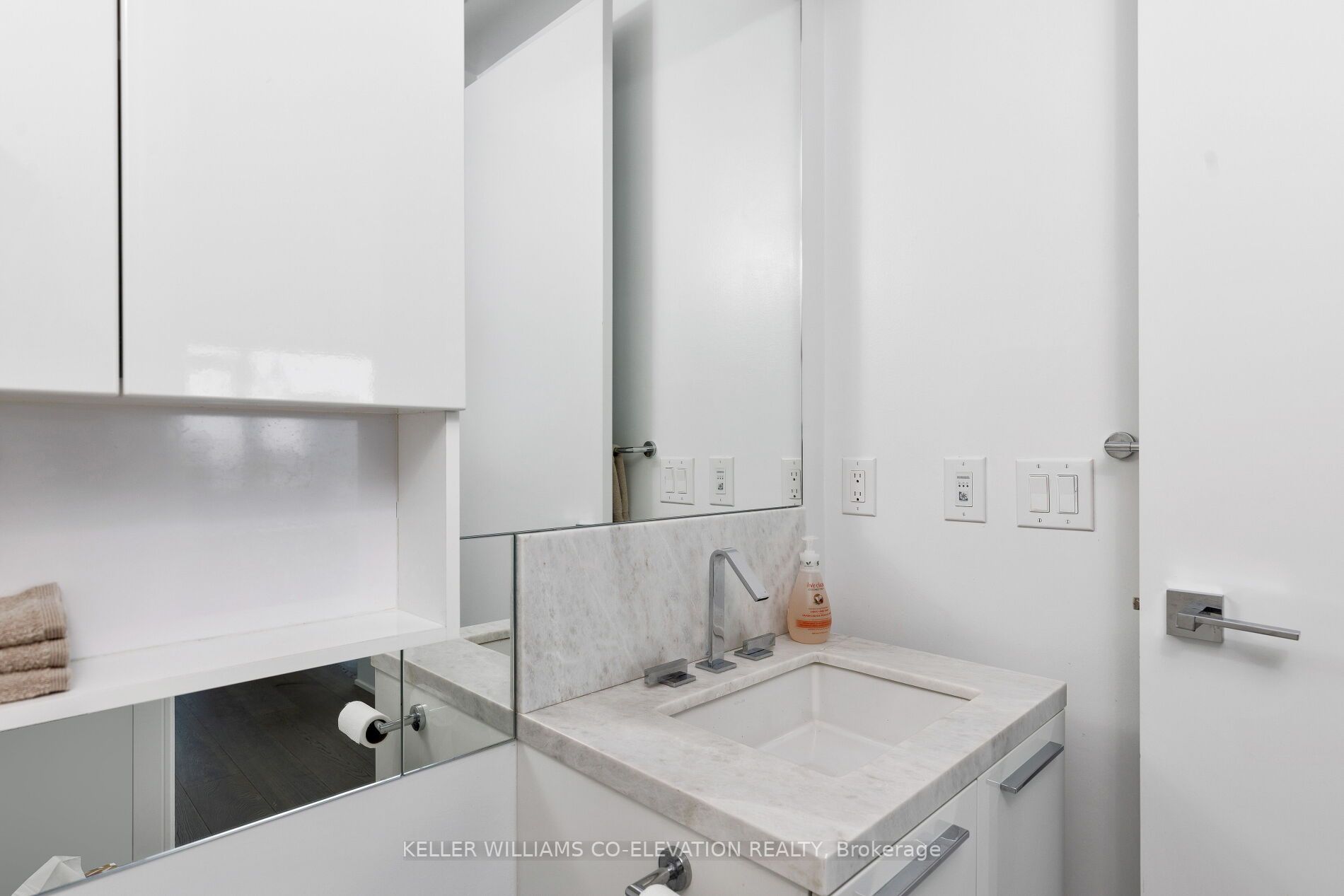 42 Charles St E, #Ph4802