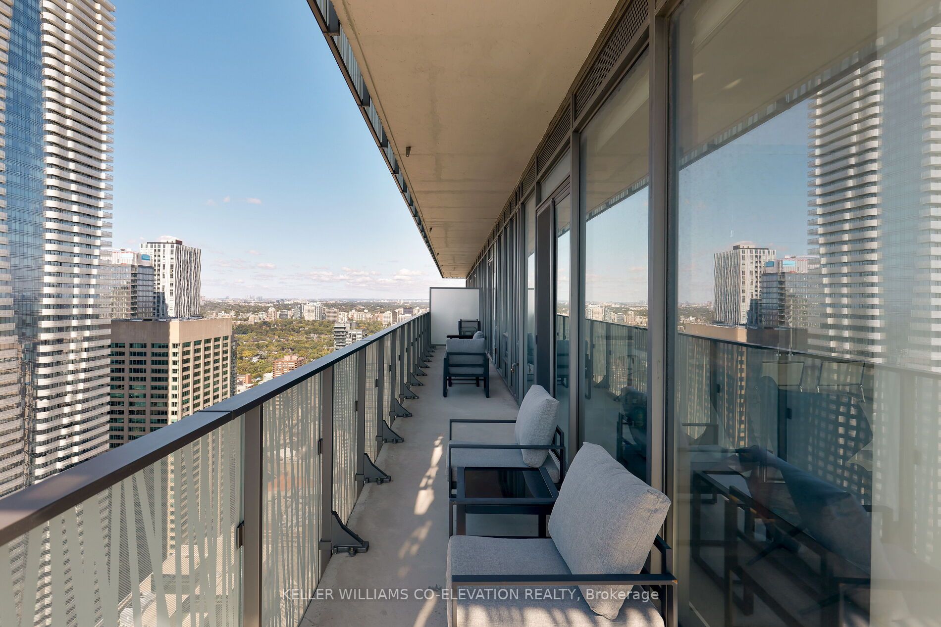 42 Charles St E, #Ph4802