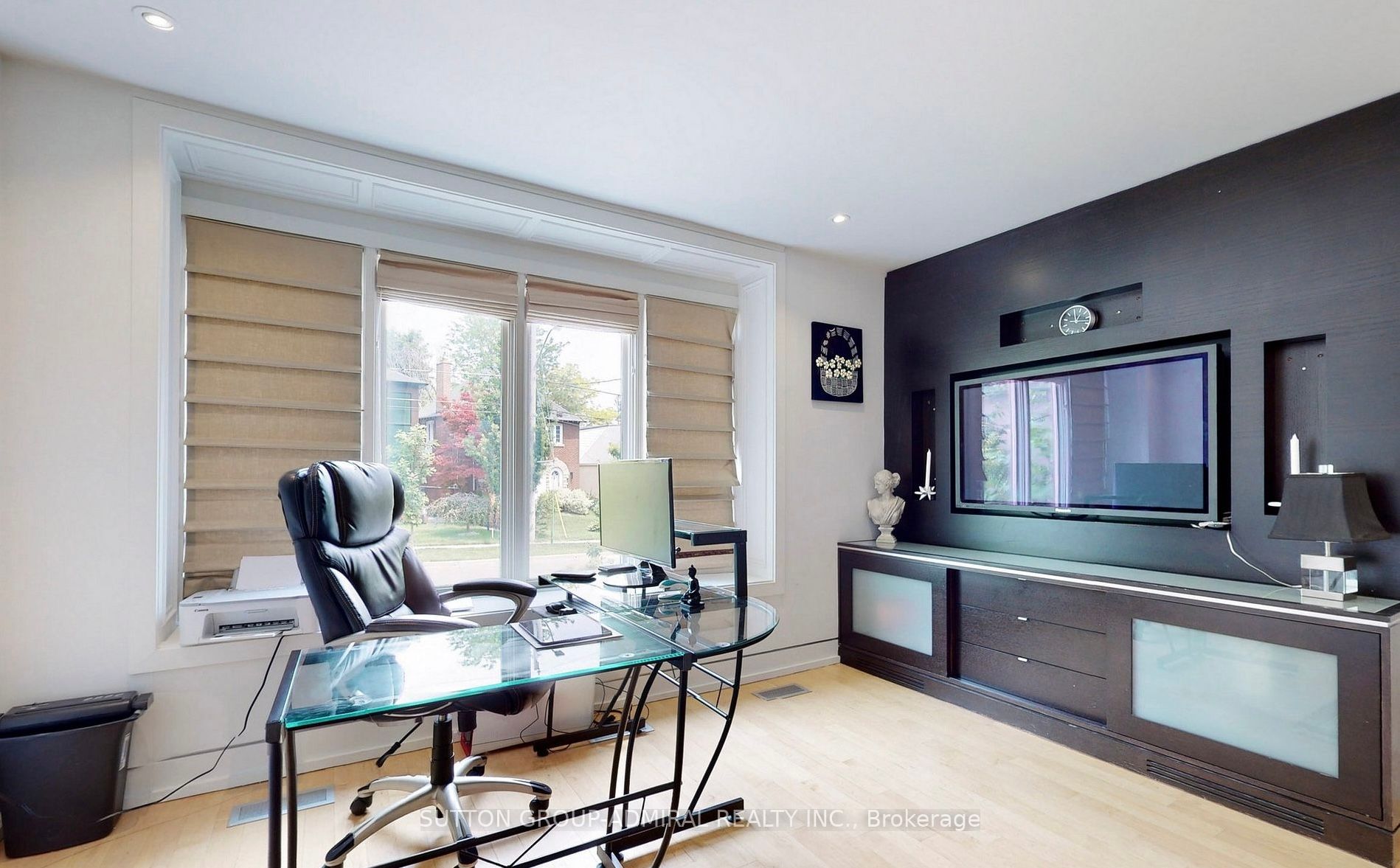 7 Douglas Cres