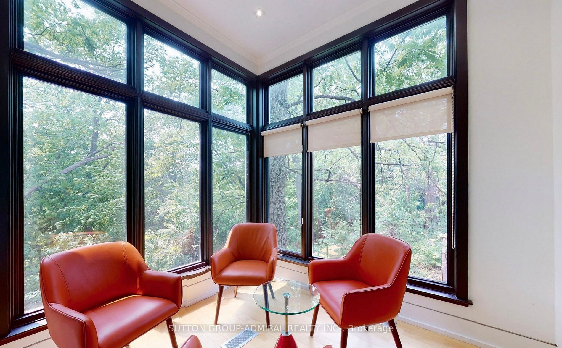 7 Douglas Cres