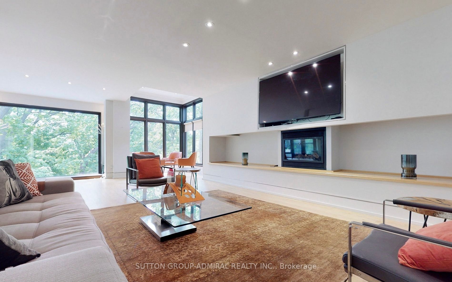 7 Douglas Cres