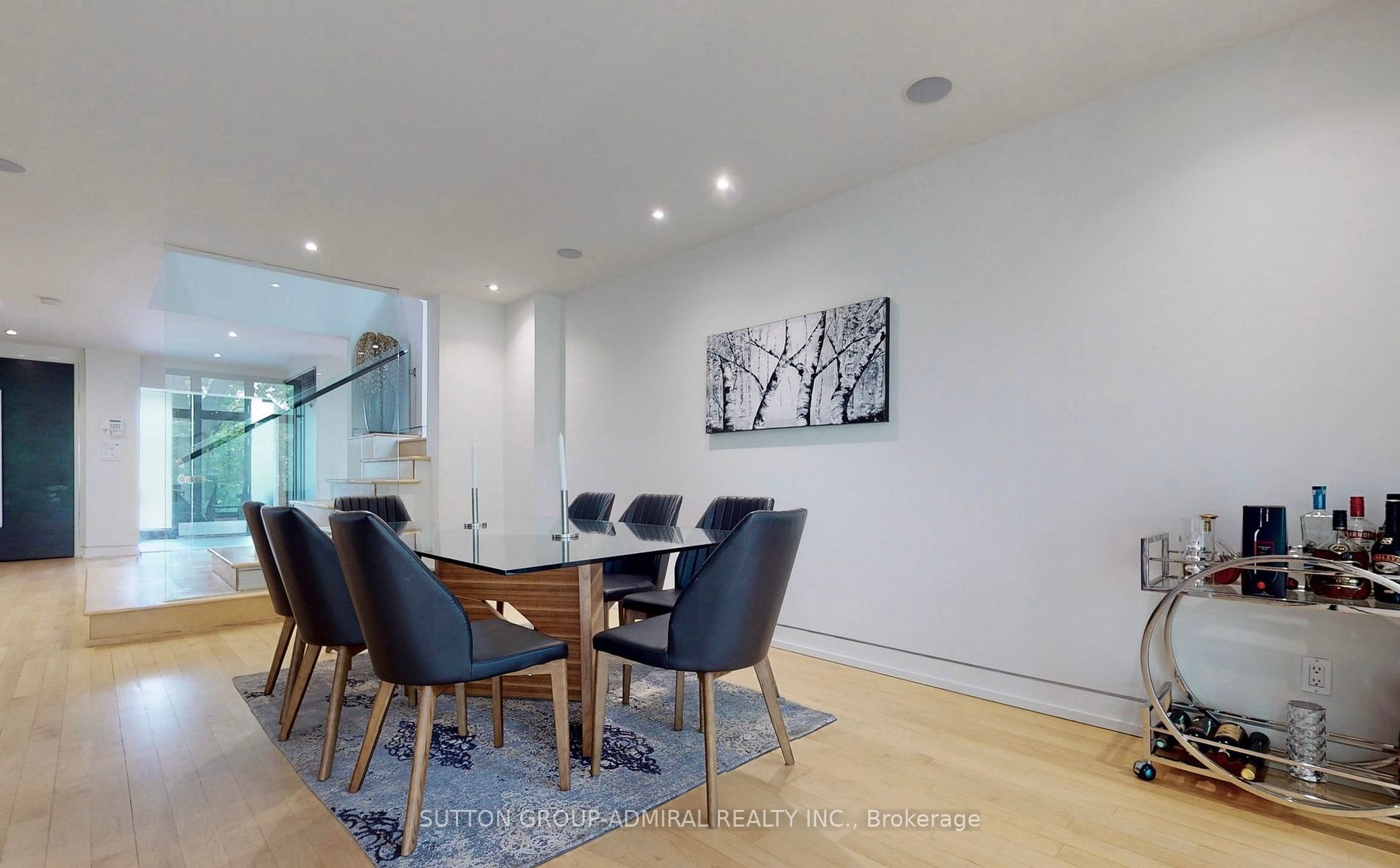 7 Douglas Cres