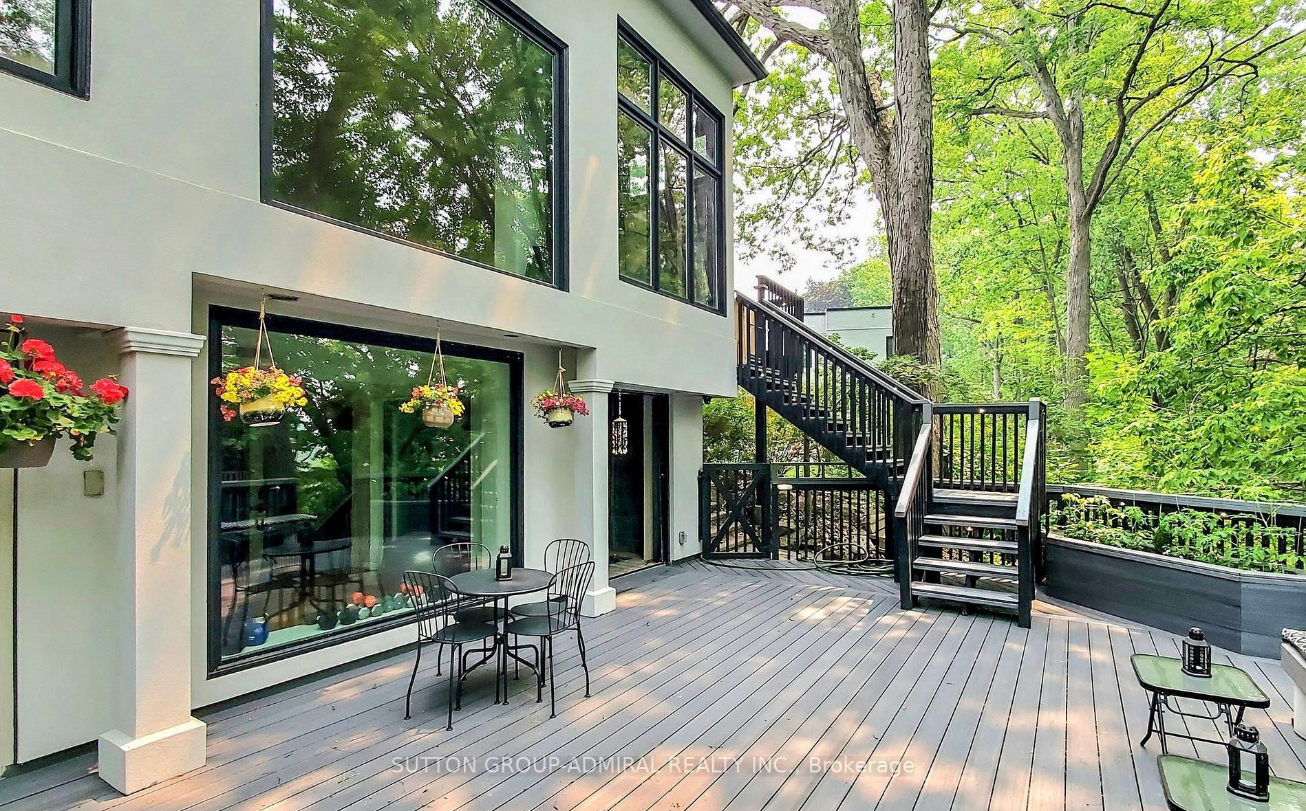 7 Douglas Cres