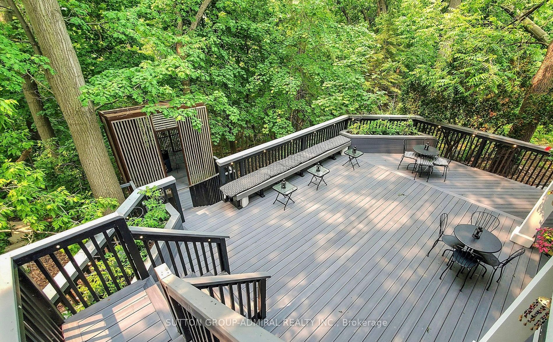 7 Douglas Cres