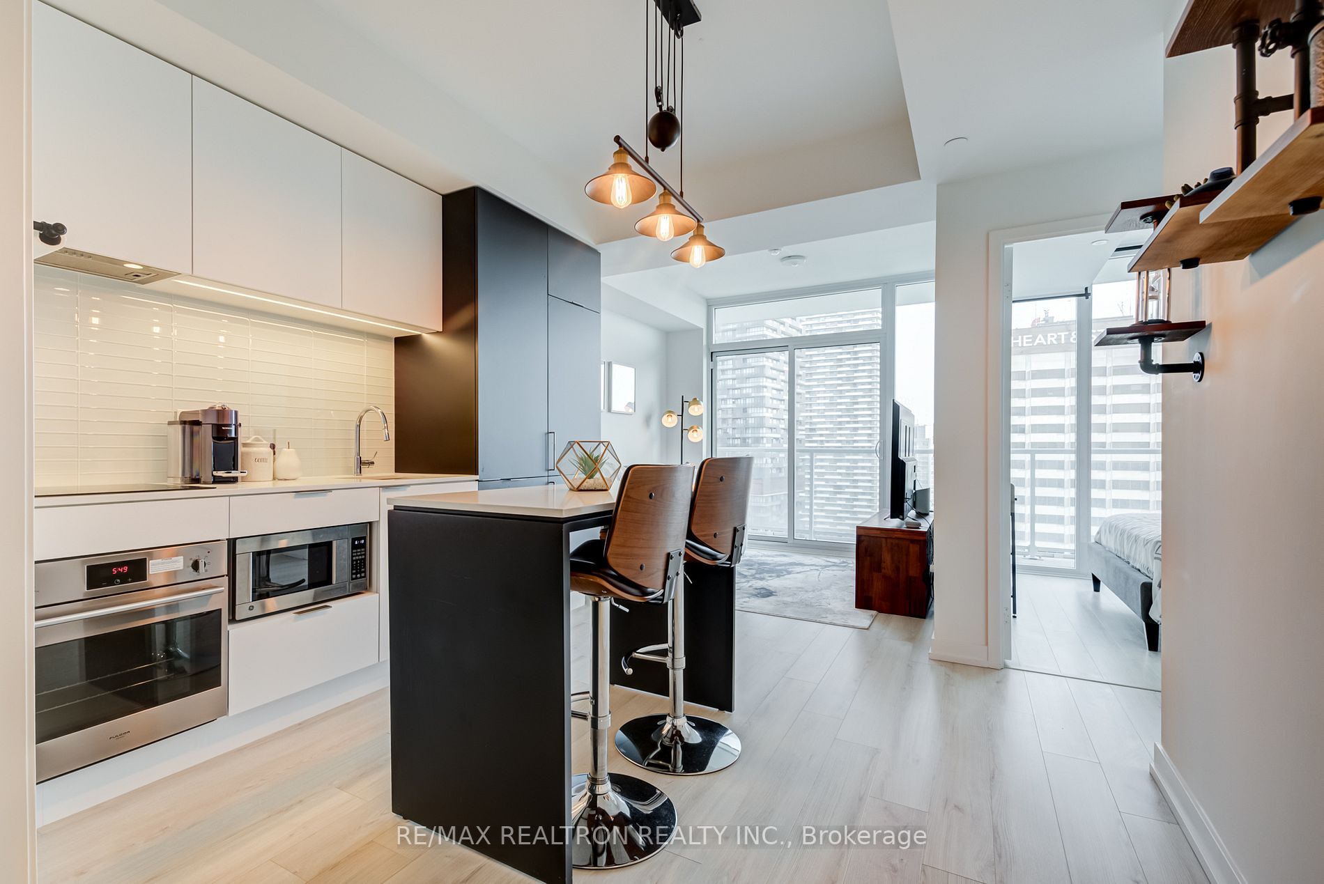 33 Helendale Ave, #2905