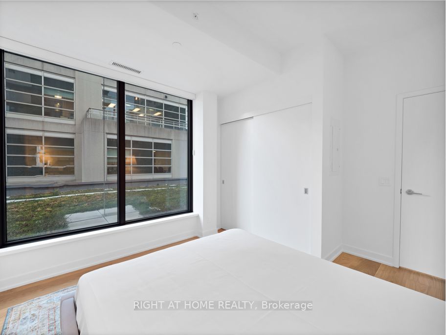 22 Lombard St, #502