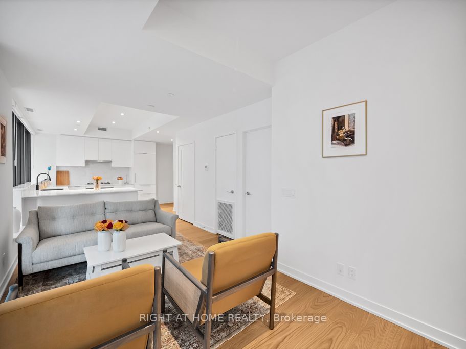 22 Lombard St, #502