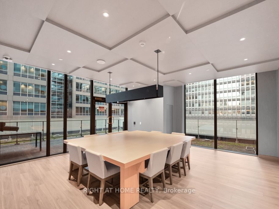 22 Lombard St, #502