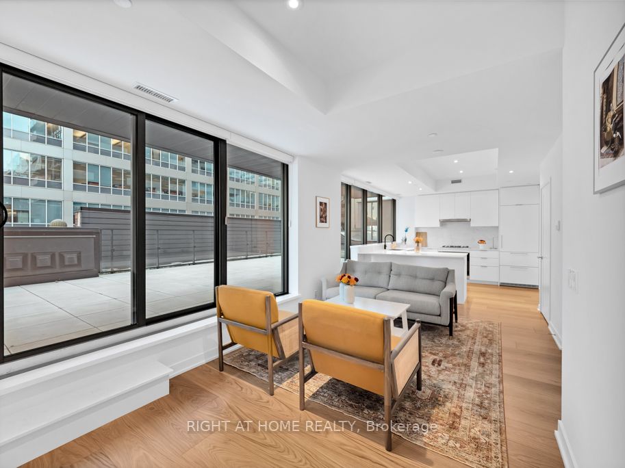 22 Lombard St, #502