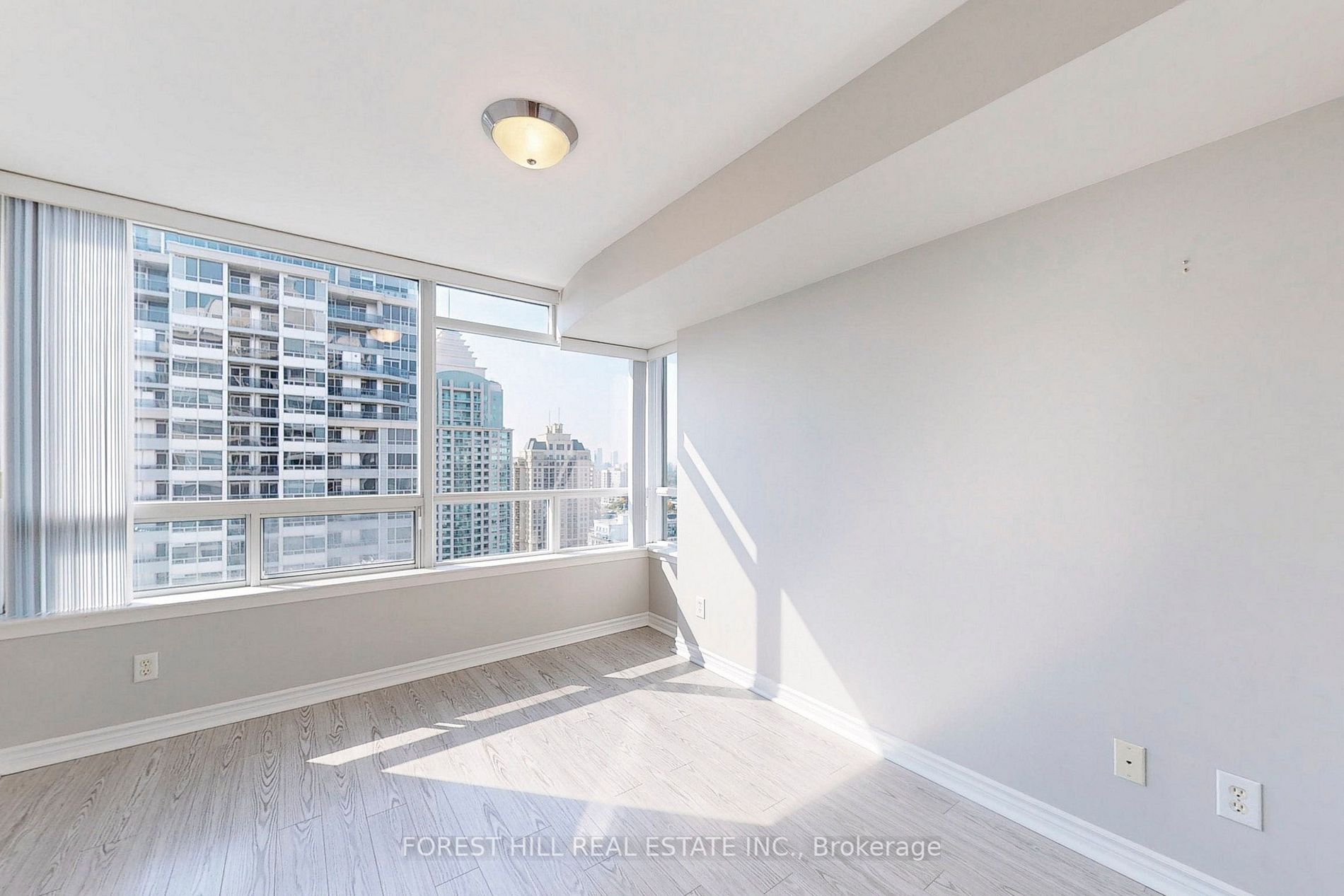3 Rean Dr E, #2012