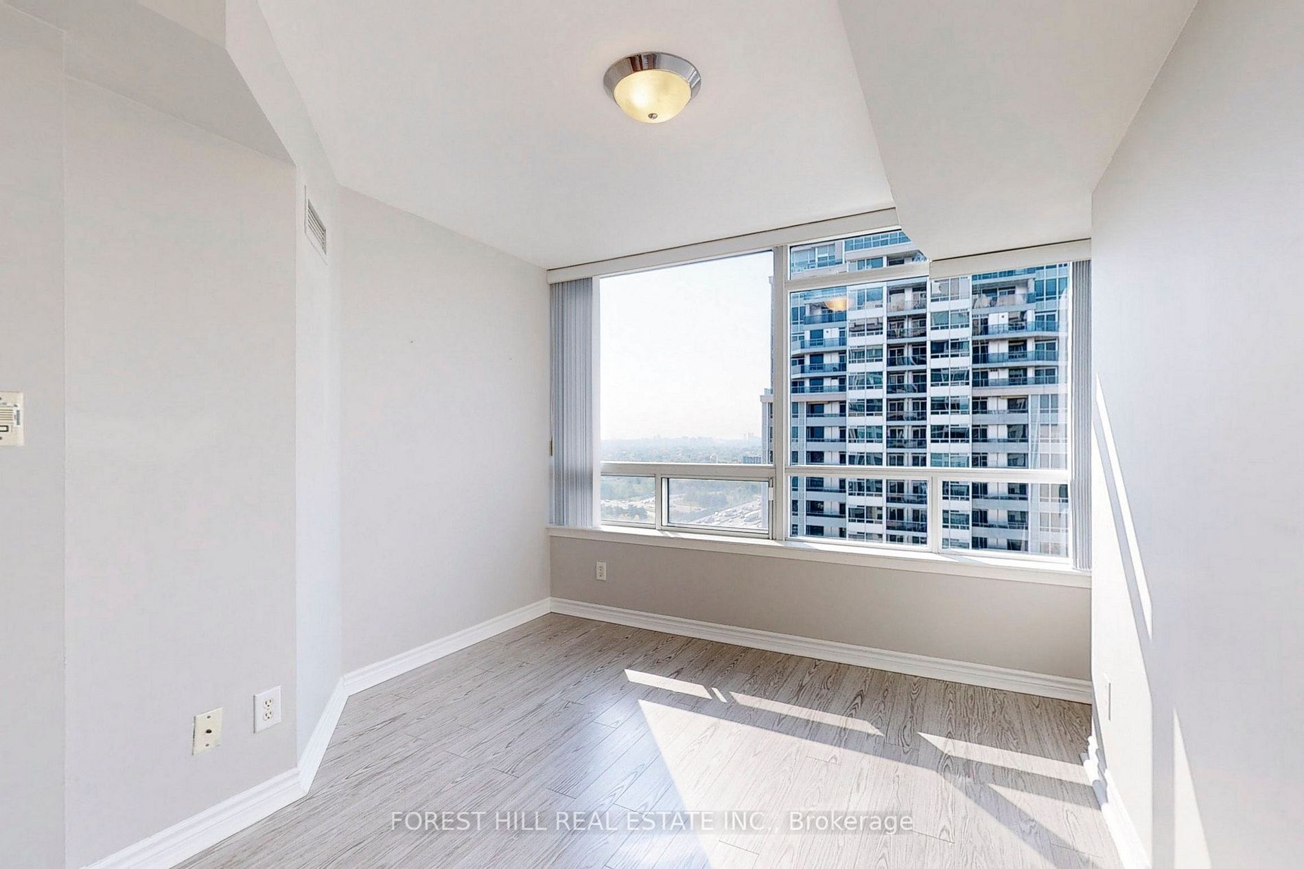 3 Rean Dr E, #2012