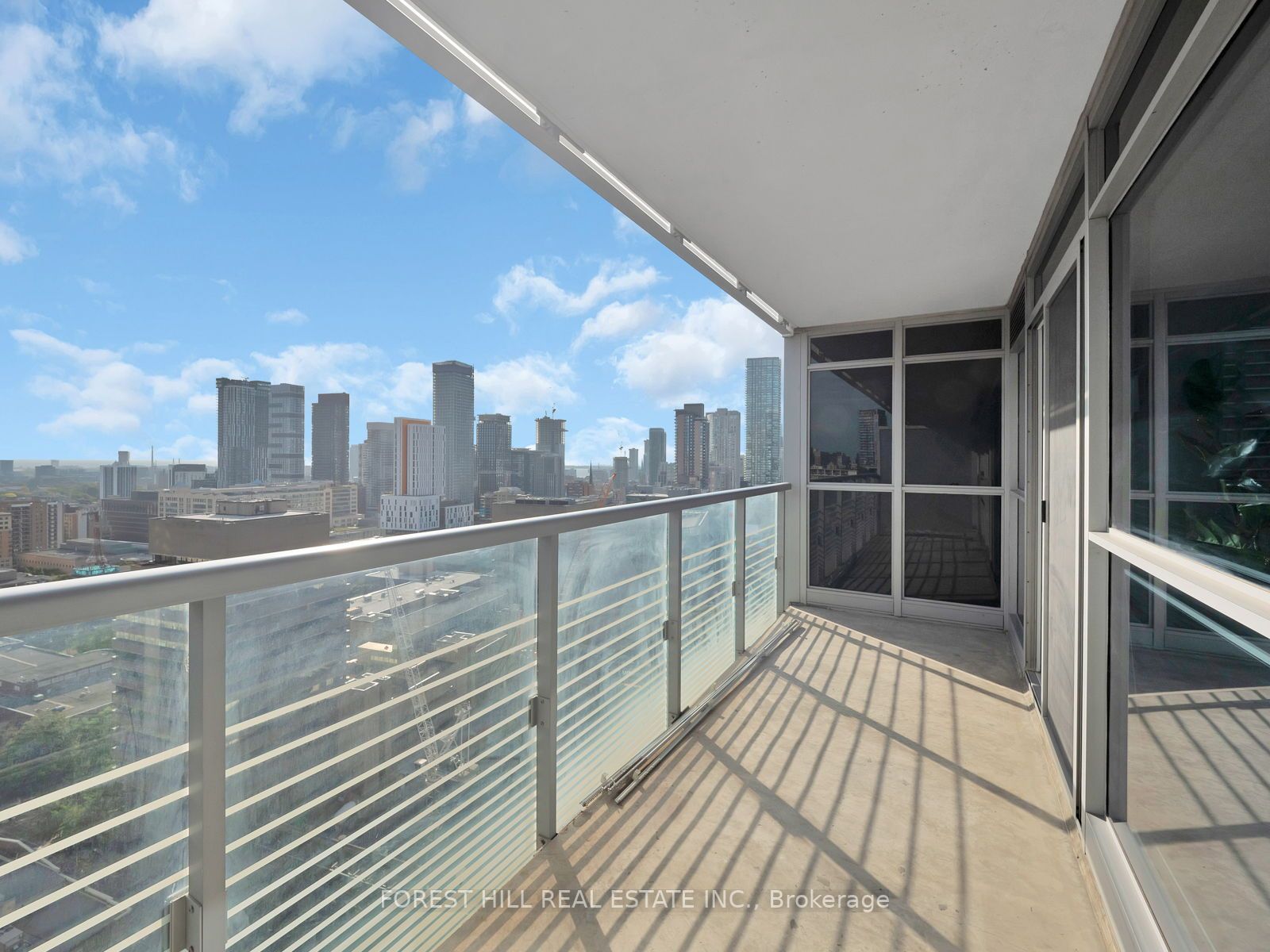 386 Yonge Street, #2105
