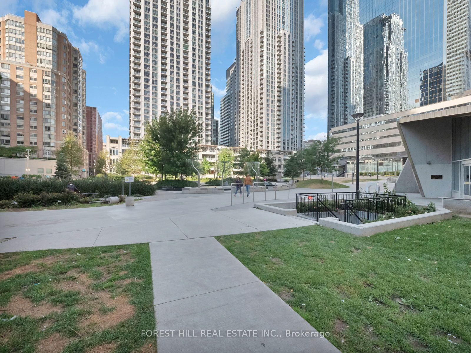 386 Yonge Street, #2105