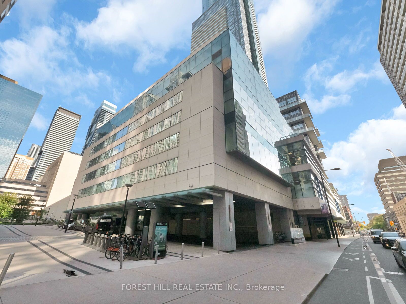 386 Yonge Street, #2105