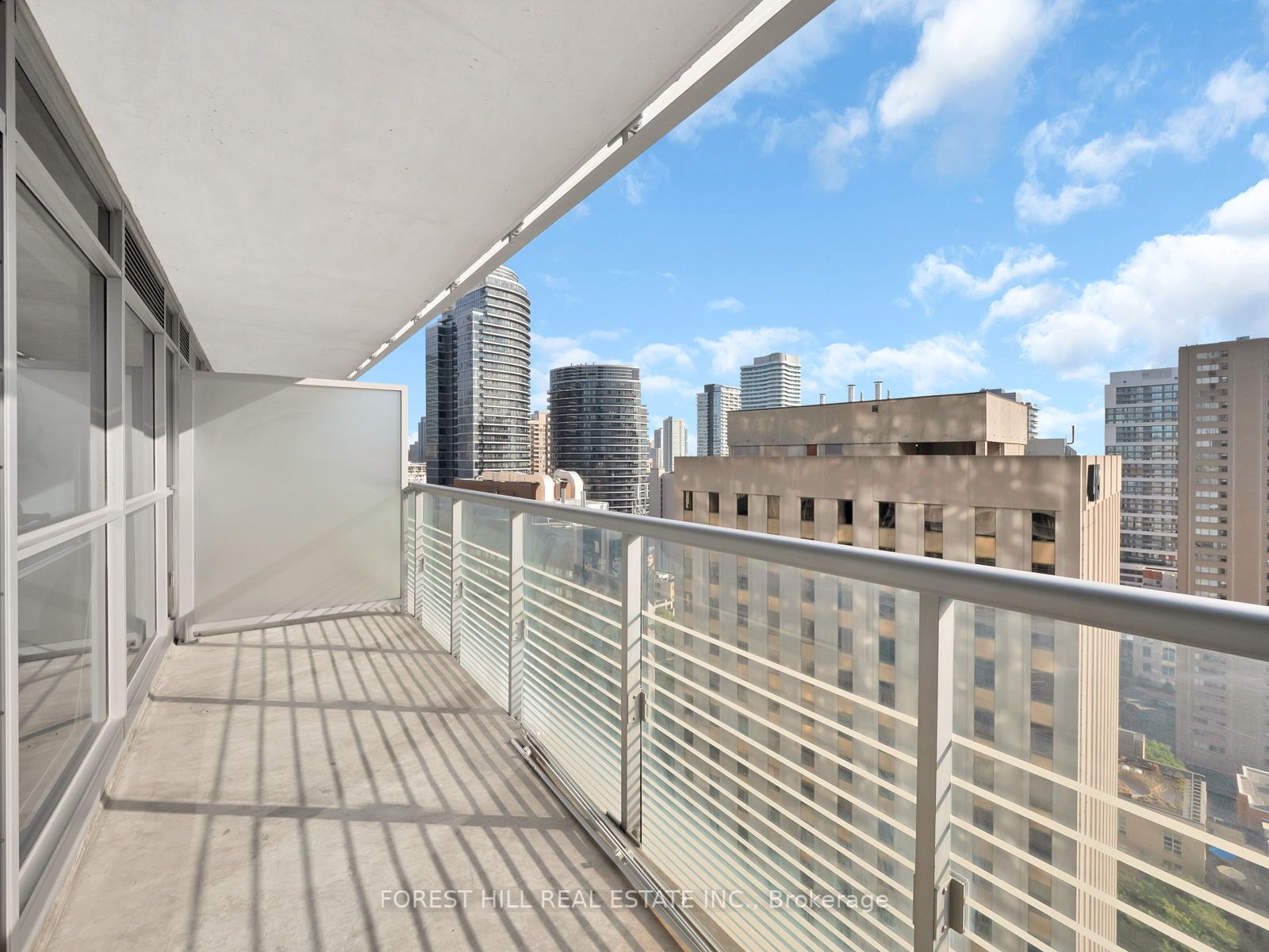 386 Yonge Street, #2105