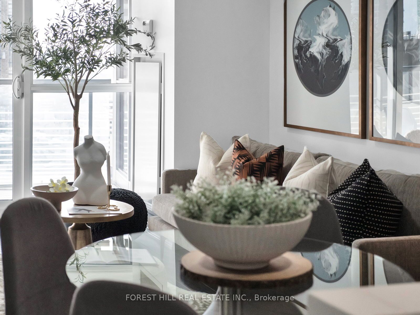 386 Yonge Street, #2105