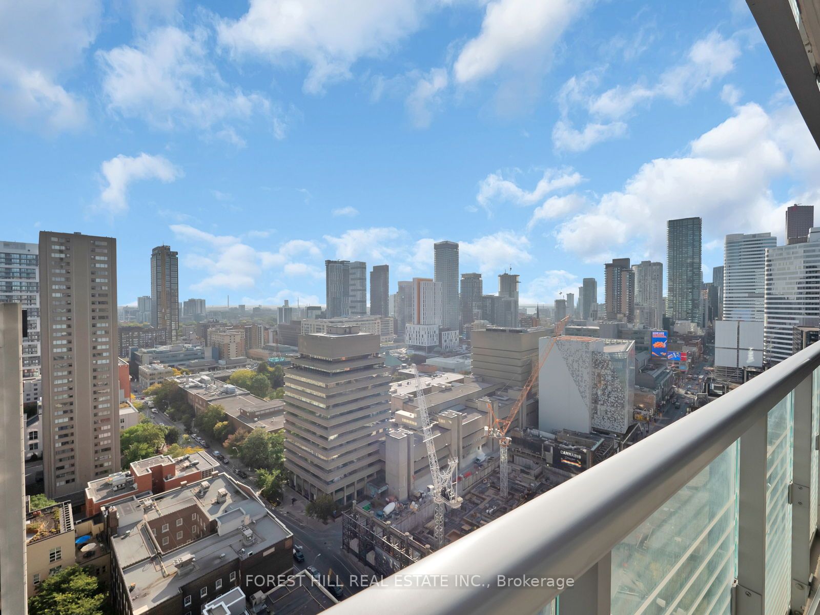 386 Yonge Street, #2105