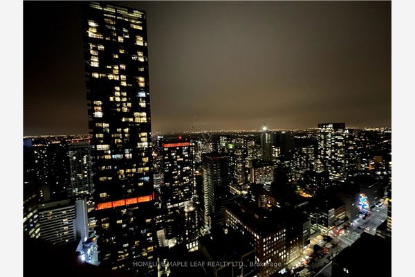 2221 Yonge St, Toronto