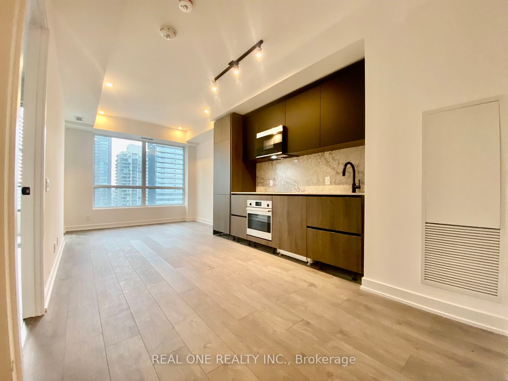 108 Peter Street, #2607