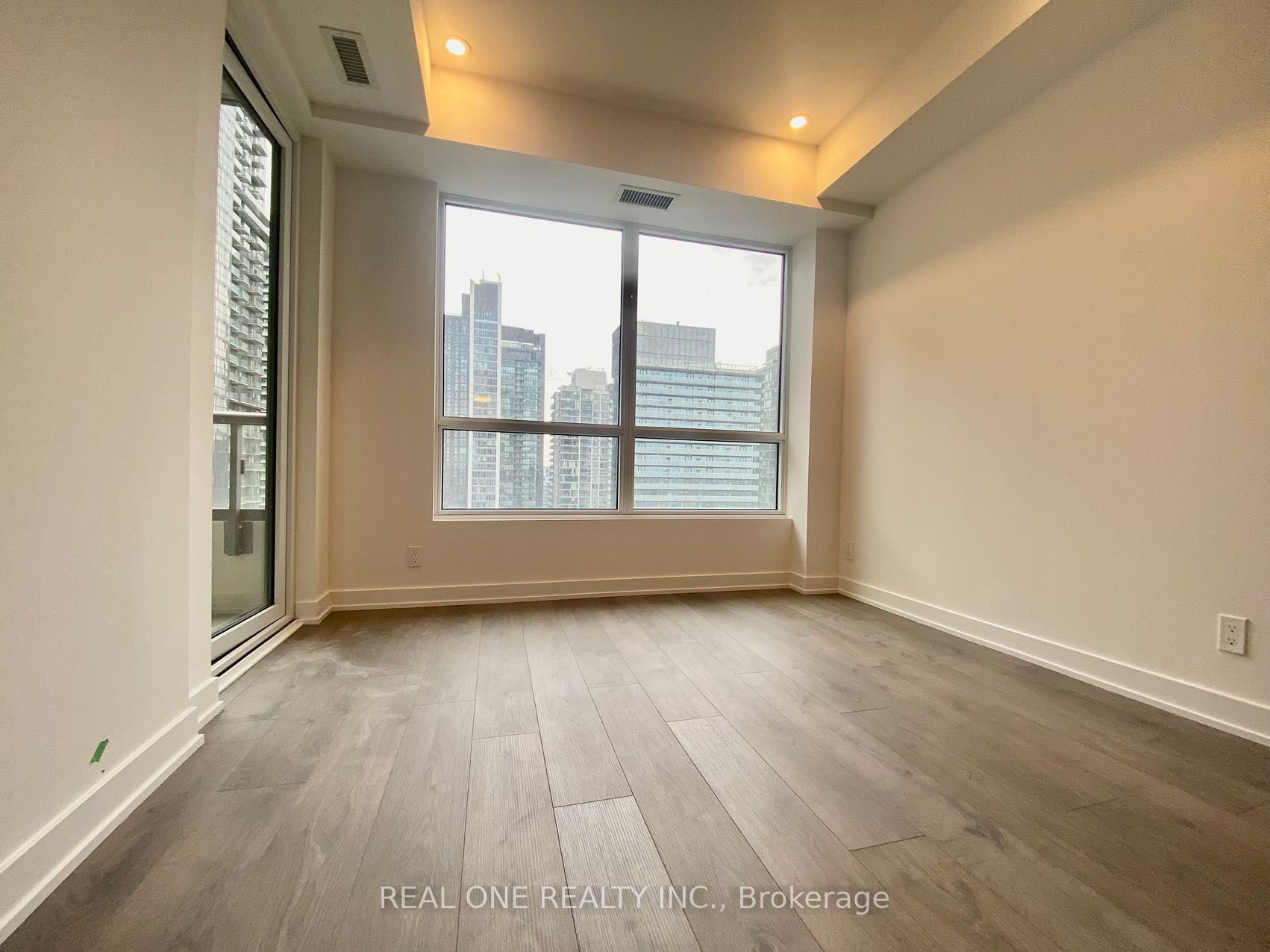 108 Peter Street, #2607