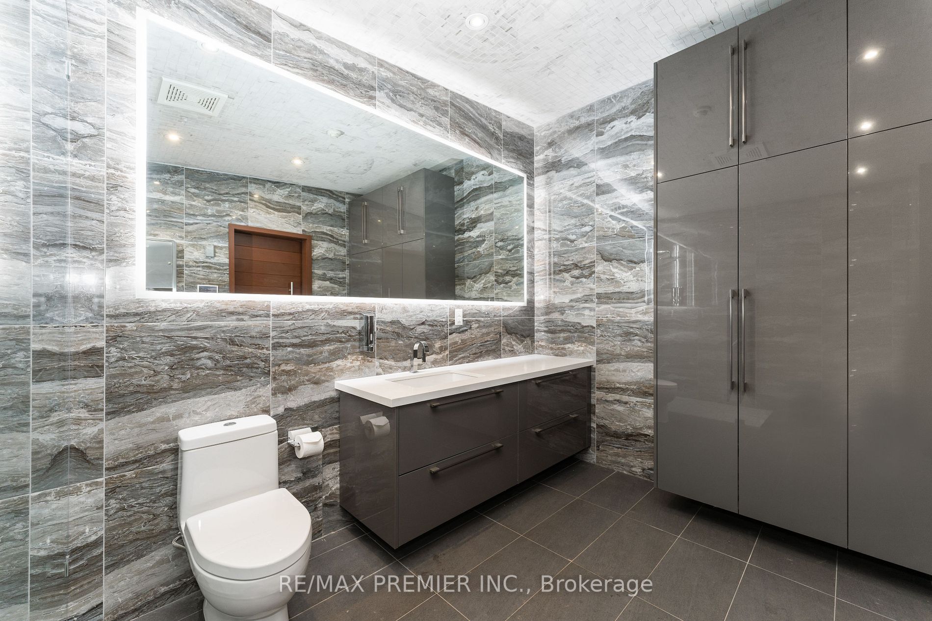 142 Upper Canada Dr