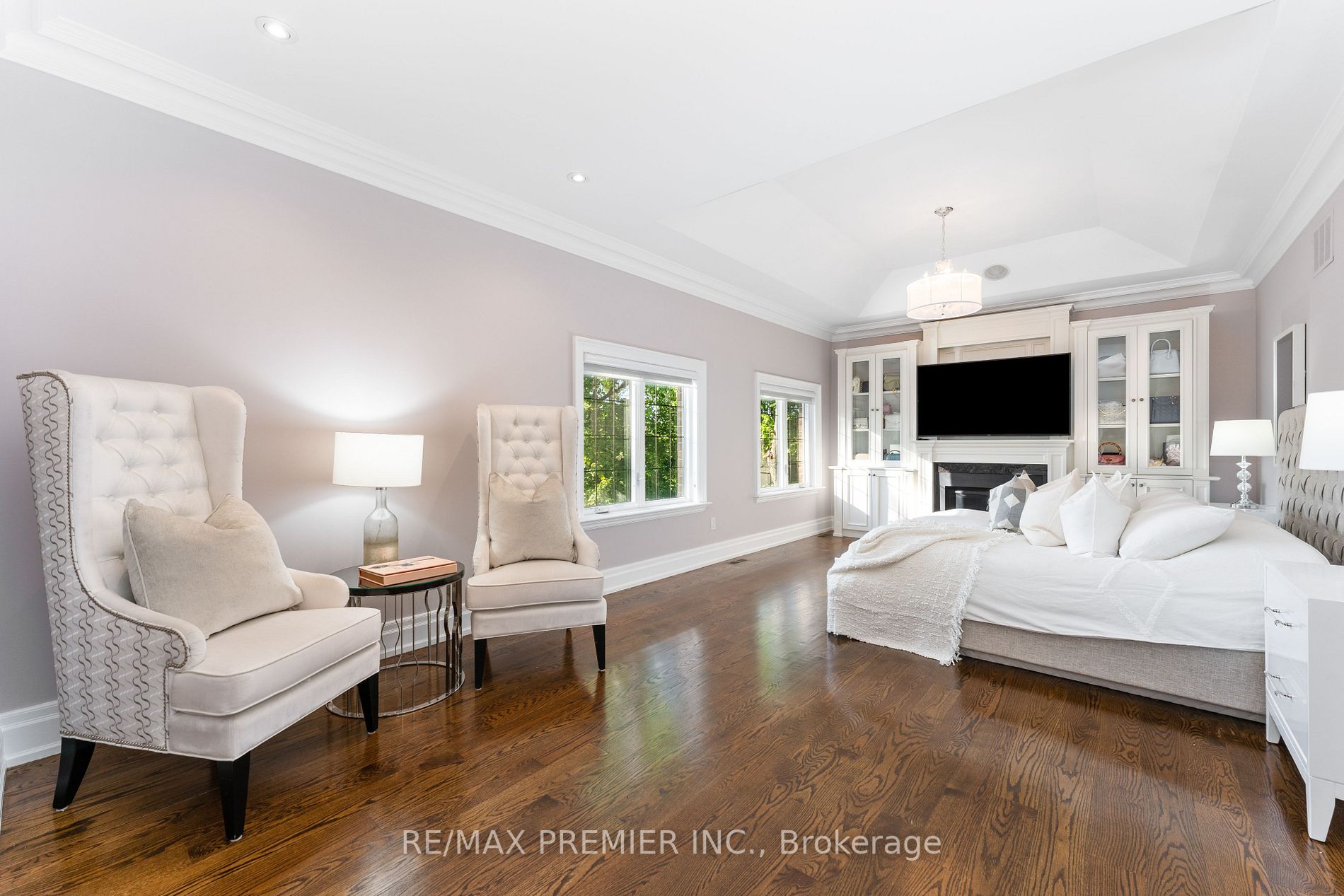 142 Upper Canada Dr